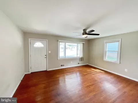 Living - 207 4th, Lansdowne, MD 21227 photo 4 of 4