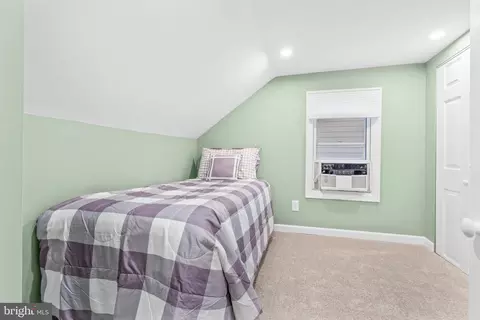 Bedroom - 2928 Delmar Ave, Sparrows Point, MD 21219 photo 4 of 7