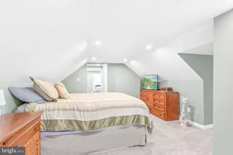 Bedroom - 2928 Delmar Ave, Sparrows Point, MD 21219 photo 3 of 7