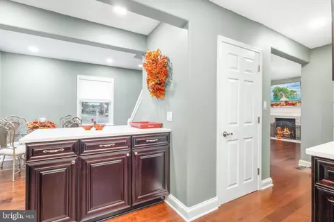 Entry Way - 2928 Delmar Ave, Sparrows Point, MD 21219 photo 4 of 6
