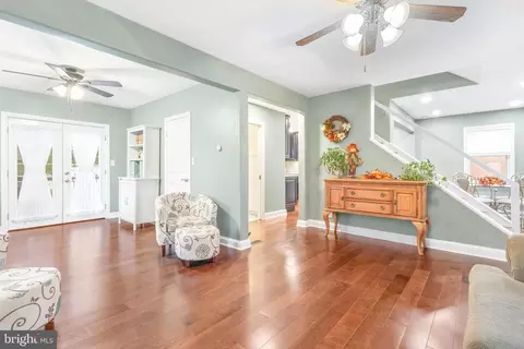 Entry Way - 2928 Delmar Ave, Sparrows Point, MD 21219 photo 2 of 6