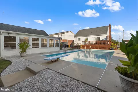 Exterior - 2928 Delmar Ave, Sparrows Point, MD 21219 photo 10 of 12