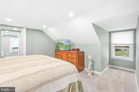 Bedroom - 2928 Delmar Ave, Sparrows Point, MD 21219 photo 5 of 7
