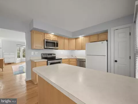 2112 Heritage Dr, Baltimore, MD 21209 photo 9