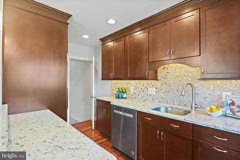 Kitchen - 6100 Edmondson Ave, Catonsville, MD 21228 photo 3 of 4