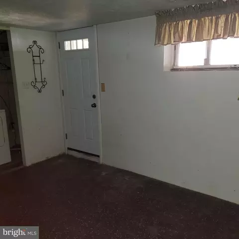 950 Circle, Halethorpe, MD 21227 photo 32