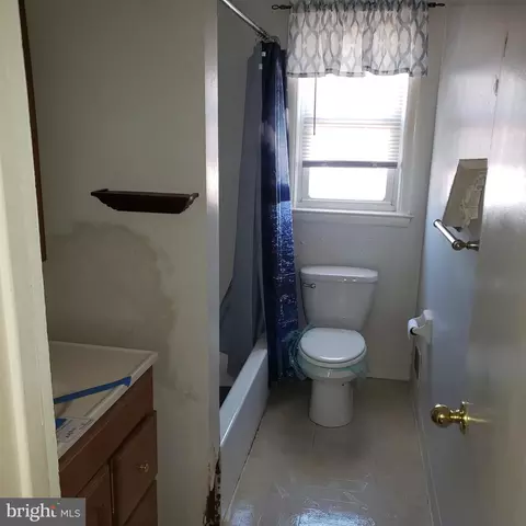 950 Circle, Halethorpe, MD 21227 photo 17