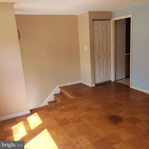 950 Circle, Halethorpe, MD 21227 photo 2