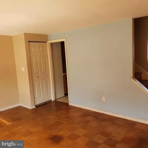 950 Circle, Halethorpe, MD 21227 photo 12