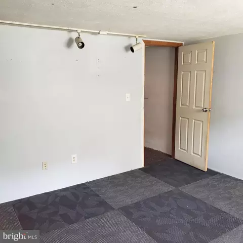 950 Circle, Halethorpe, MD 21227 photo 28