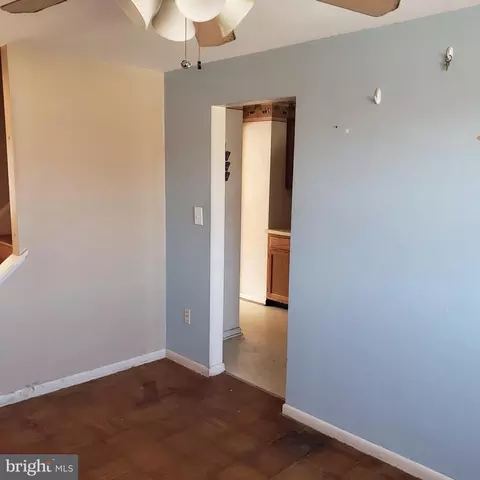 950 Circle, Halethorpe, MD 21227 photo 11