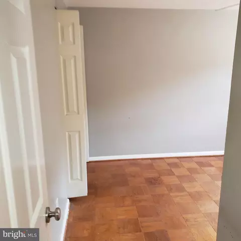 950 Circle, Halethorpe, MD 21227 photo 16