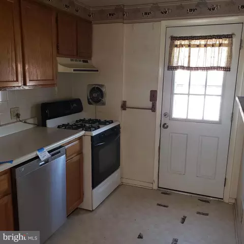 950 Circle, Halethorpe, MD 21227 photo 8