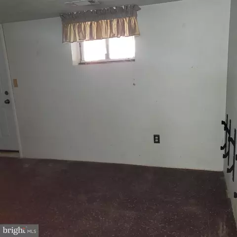 950 Circle, Halethorpe, MD 21227 photo 31