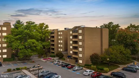 1 High Stepper Ct #405, Pikesville, MD 21208