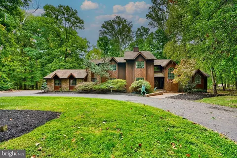 2413 Velvet Ridge Dr, Owings Mills, MD 21117