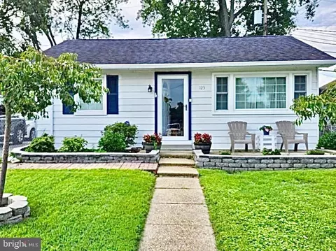 123 Glider Dr, Middle River, MD 21220