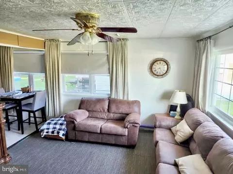 123 Glider Dr, Middle River, MD 21220 photo 4