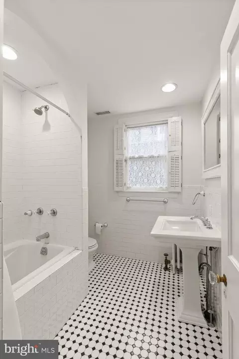 Bath - 513 Dunkirk Rd, Baltimore, MD 21212 photo 1 of 3