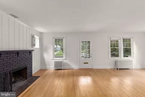 Living - 513 Dunkirk Rd, Baltimore, MD 21212 photo 3 of 3