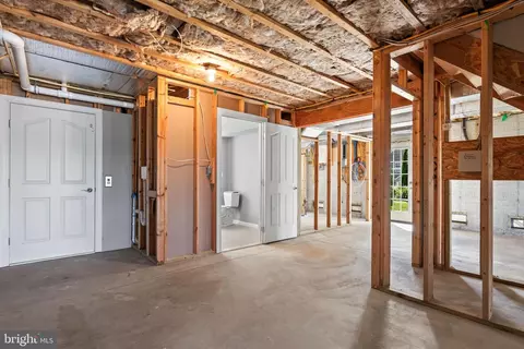 Entry Way - 6910 River Drive Rd, Sparrows Point, MD 21219 photo 4 of 6