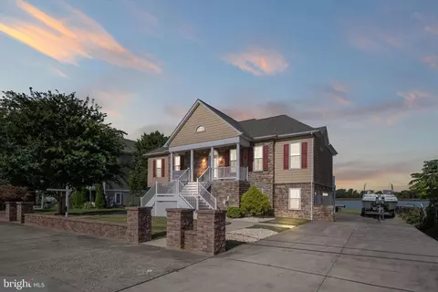 Exterior - 6910 River Drive Rd, Sparrows Point, MD 21219 photo 2 of 6