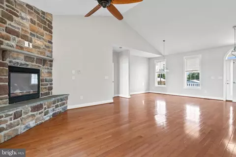 Living - 6910 River Drive Rd, Sparrows Point, MD 21219 photo 4 of 6