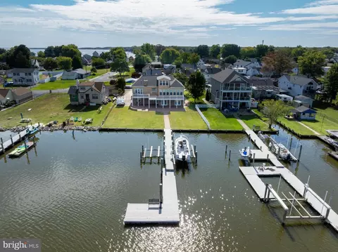 6910 River Drive Rd, Sparrows Point, MD 21219