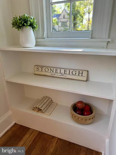 Entry Way - 910 Kingston Rd, Baltimore, MD 21212 photo 2 of 6