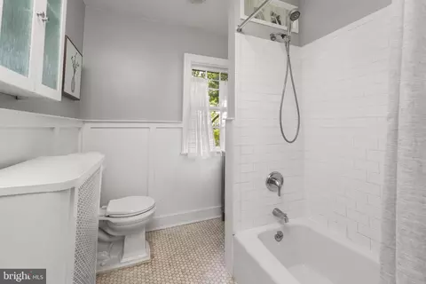 Bath - 910 Kingston Rd, Baltimore, MD 21212 photo 1 of 5