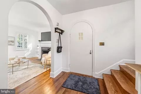 Entry Way - 910 Kingston Rd, Baltimore, MD 21212 photo 1 of 6