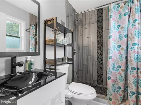 Bath - 12234 Eastern Ave, Middle River, MD 21220 photo 2 of 4