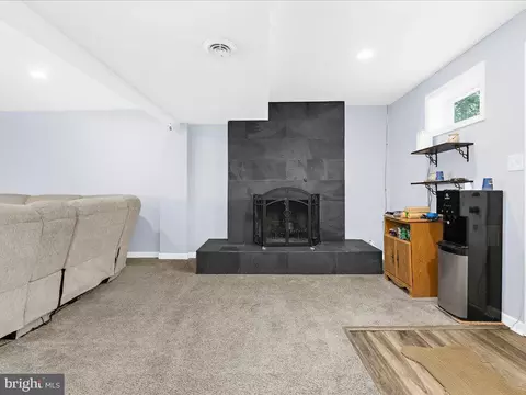 Living - 12234 Eastern Ave, Middle River, MD 21220 photo 4 of 5