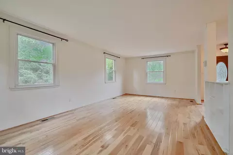 Living - 9 Intervale Ct, Towson, MD 21286 photo 4 of 7
