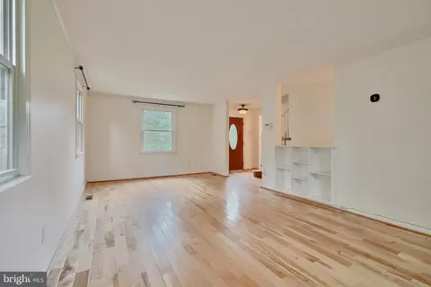 Living - 9 Intervale Ct, Towson, MD 21286 photo 3 of 7
