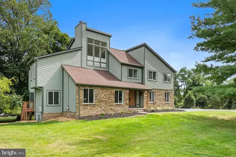 9 Woodholme Village Ct, Pikesville, MD 21208