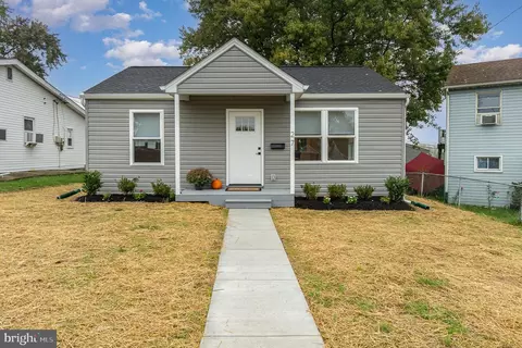 27 Compass Rd, Middle River, MD 21220