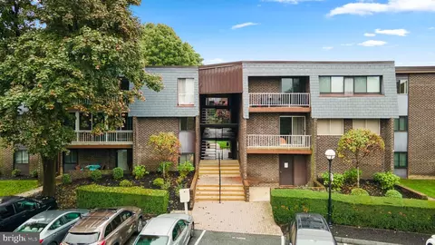 12 Stonehenge Cir #11, Pikesville, MD 21208