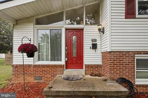 14 Glyndon Dr, Reisterstown, MD 21136