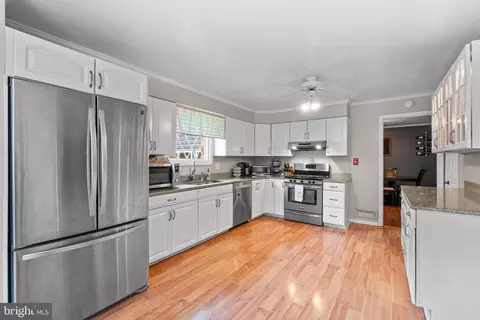 Kitchen - 12559 Dulaney Valley Rd, Phoenix, MD 21131 photo 1 of 5