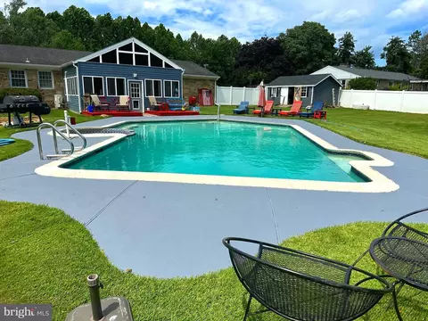 Exterior - 12559 Dulaney Valley Rd, Phoenix, MD 21131 photo 5 of 10