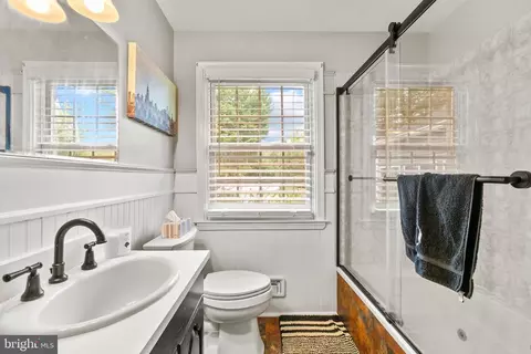 Bath - 12559 Dulaney Valley Rd, Phoenix, MD 21131 photo 2 of 4