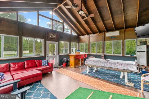 Exterior - 12559 Dulaney Valley Rd, Phoenix, MD 21131 photo 3 of 10