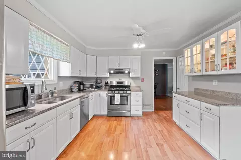 Kitchen - 12559 Dulaney Valley Rd, Phoenix, MD 21131 photo 2 of 5