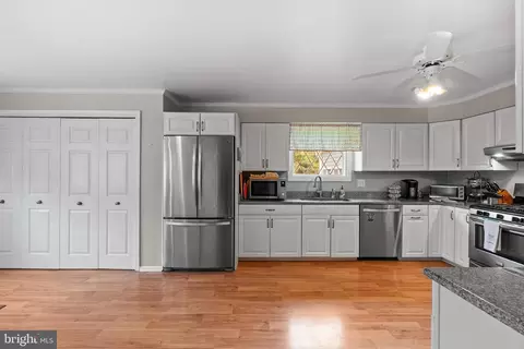 Kitchen - 12559 Dulaney Valley Rd, Phoenix, MD 21131 photo 5 of 5