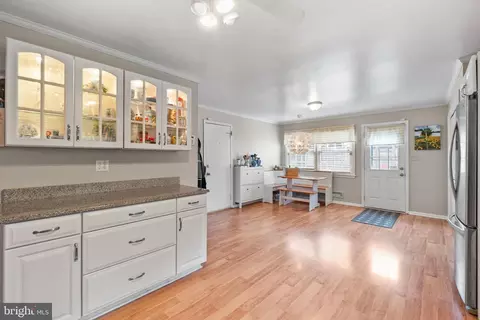 Entry Way - 12559 Dulaney Valley Rd, Phoenix, MD 21131 photo 3 of 6