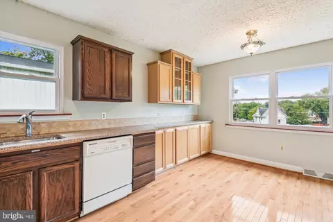 1933 Grant Rd, Halethorpe, MD 21227 photo 9