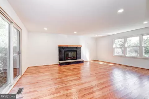 Living - 7806 Maple Ave, Towson, MD 21204 photo 4 of 10
