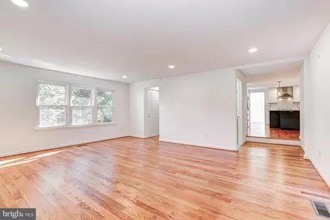 Living - 7806 Maple Ave, Towson, MD 21204 photo 6 of 10