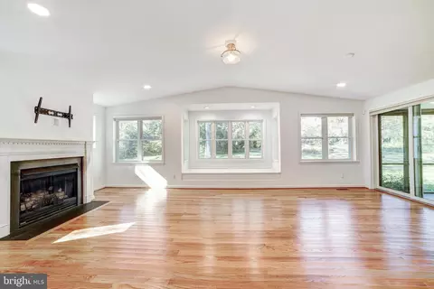 Living - 7806 Maple Ave, Towson, MD 21204 photo 8 of 10